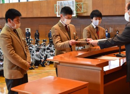 表彰：中学ゴルフ部男子「令和二年度九州中学ゴルフ選手権大会男子団体優勝」、「九州中学ゴルフ選手権男子個人第3位　小野　翼くん」