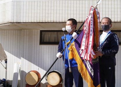 中学の優勝は白団。