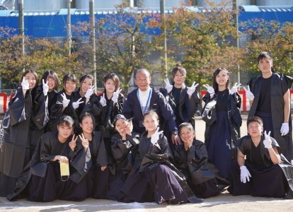 校長先生と記念撮影！沖学園3-B
