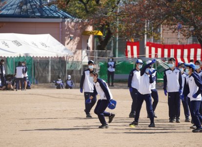 制限時間内に跳んだ合計回数を競います。
