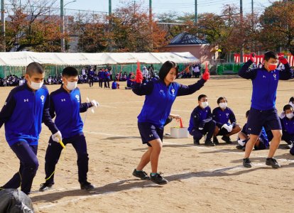 縄の長さ分の距離が保てます。