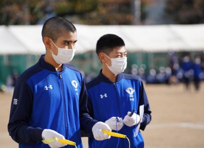 中学男女全生徒による「縄跳びスウェーデンリレー」