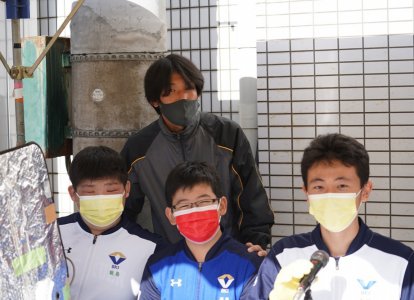 体育祭は放送部のアナウンスと実況で進行します。