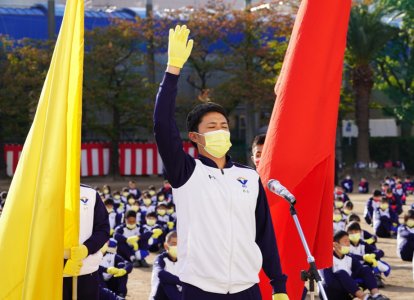 生徒宣誓。体育祭実行委員長　杉山廉仁君（3年普通科アスリートコース・野球部）。