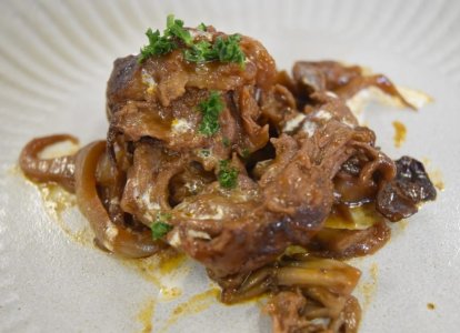 国産牛の赤ワイン煮