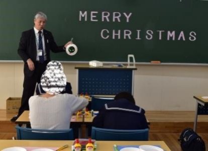 社会総合学科保育福祉コース<br>工作体験「クリスマス工作」恵利先生