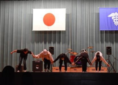中学一年生から高校三年生までの仲良し女子5人組