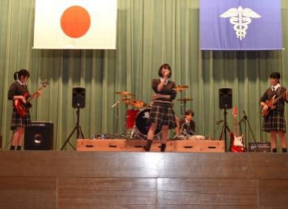 ステージ企画「BAND部門」の最初はNova：「貴方解剖純愛歌」