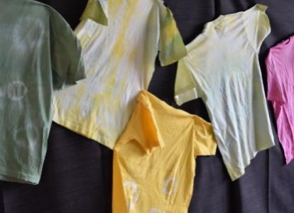 色とりどりのTシャツが完成