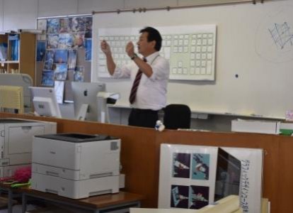 グラフィックデザインコース「iMacでの塗り絵、写真加工」丸田圭介先生