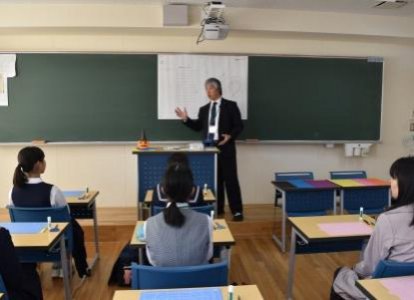 保育福祉コース、工作体験「ハロウィン工作」恵利勝信先生