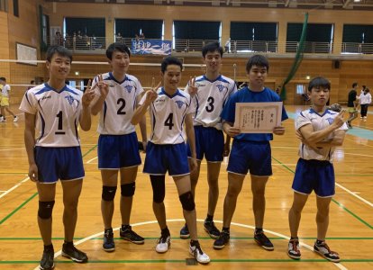 ３年生部員。左から河野陽向君（香椎第二）、堀正太君（友泉）、松﨑尚也君（柏原）、池田力起君（香椎第三）、中野泰麗君（和白）、松岡健太君（西陵）。