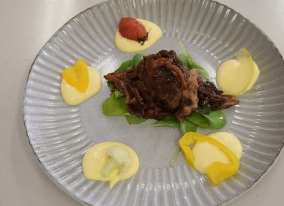 ５種の温野菜と牛こま肉の赤ワイン煮