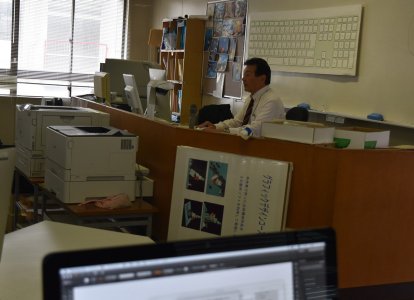 社会総合学科「グラフィックデザインコース」<br>「マックで塗り絵・写真加工」丸田先生