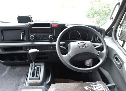 新車マイクロバス