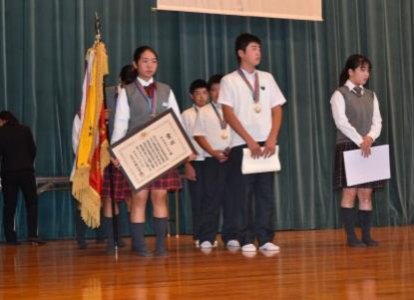 中学校ゴルフ部男女（女子団体は全国優勝！）  <br>右端は水泳飛込競技の湯川陽菜さん