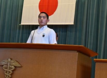 生徒代表挨拶：中学校柔道部の末次晴倫君（男子66kg級全国第二位）