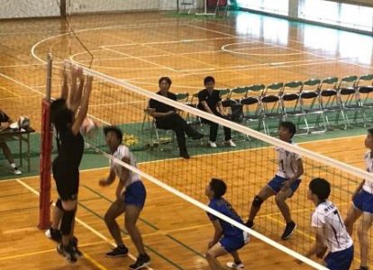 同じくサウスポーの宮﨑君。迫力と威力抜群のバズーカ砲のようなアタックを打ち込みます。