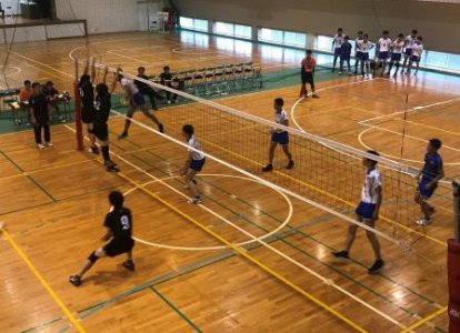 切れ味鋭く、弾丸のようなアタックを打つ河野主将はサウスポー。