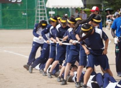 後方に下がりながら順に仰向けになります