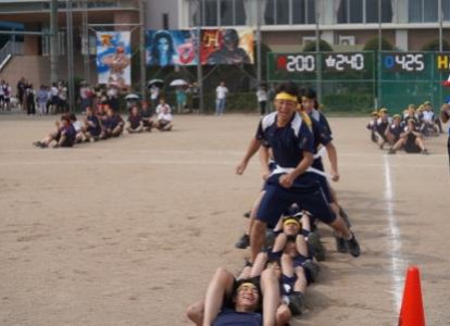 帯から手を離すと反則です