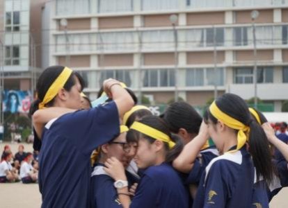 ステージ上に何人乗れるか人数を競います