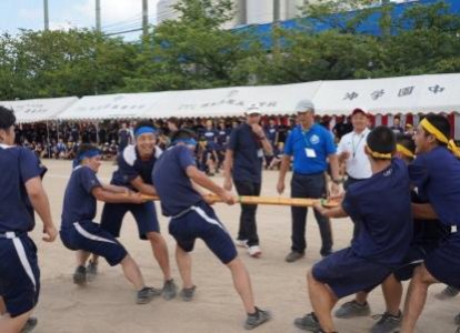 棒一本に審判が一人付きます。