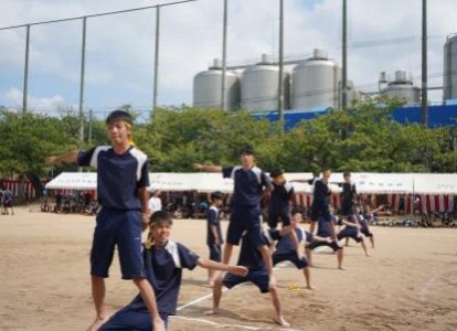 第一幕は各団共通「サボテン」3種目