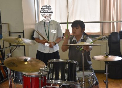 部活動体験「軽音楽部・吹奏楽部」半田先生