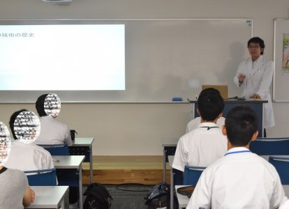 普通科　特進プレミアム・隆徳館コース  <br>理科「科学の発展」中島先生