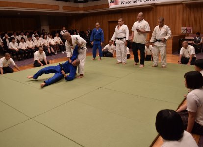柔道部による演技披露。