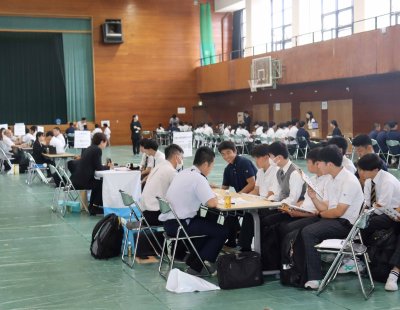 2年のうちから積極的に進路活動！　～2学年向け進路ガイダンス～
